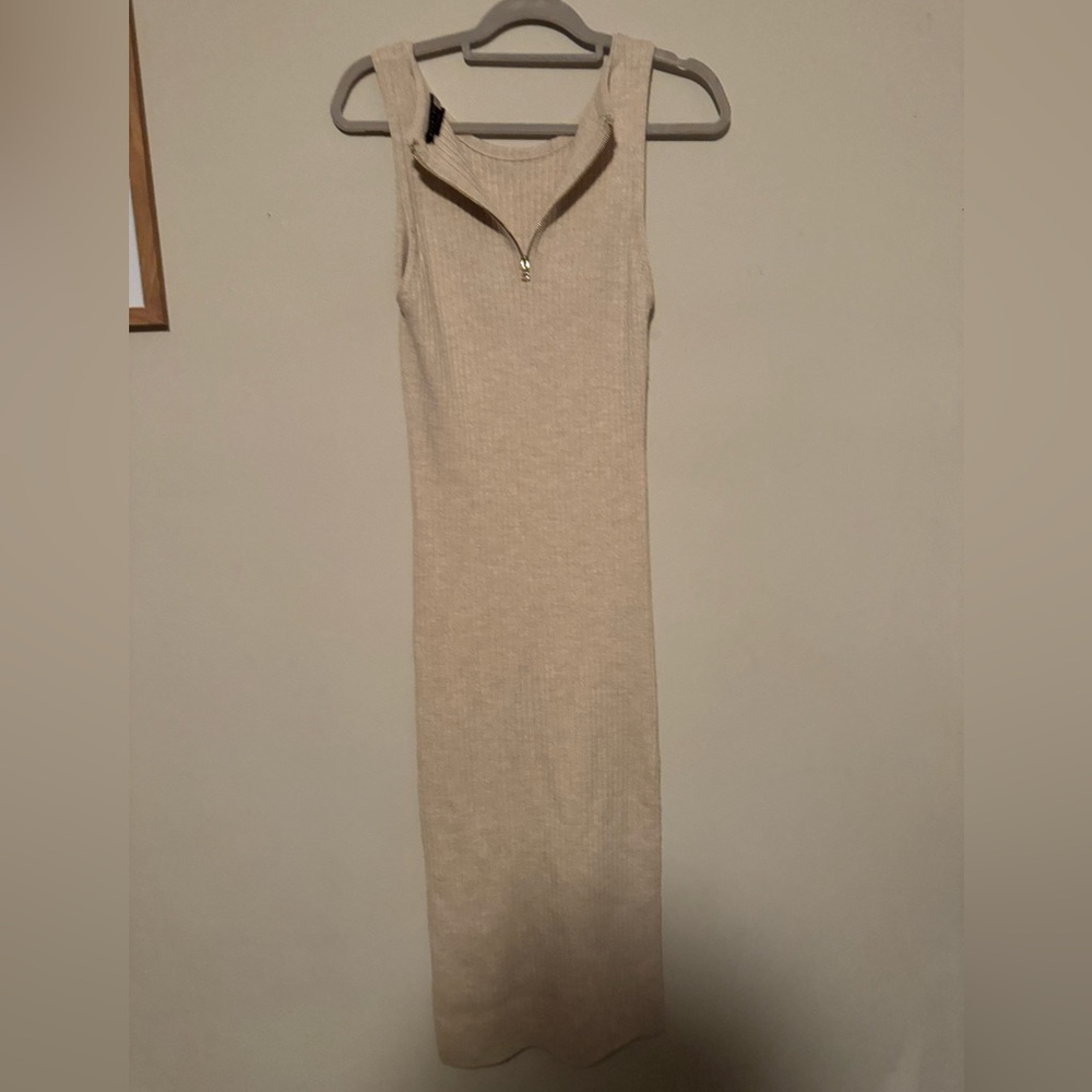 GUC Alice + Olivia Cream Midi Dress with Gold Accents and Customizable Leg Slit - Picture 8 of 14